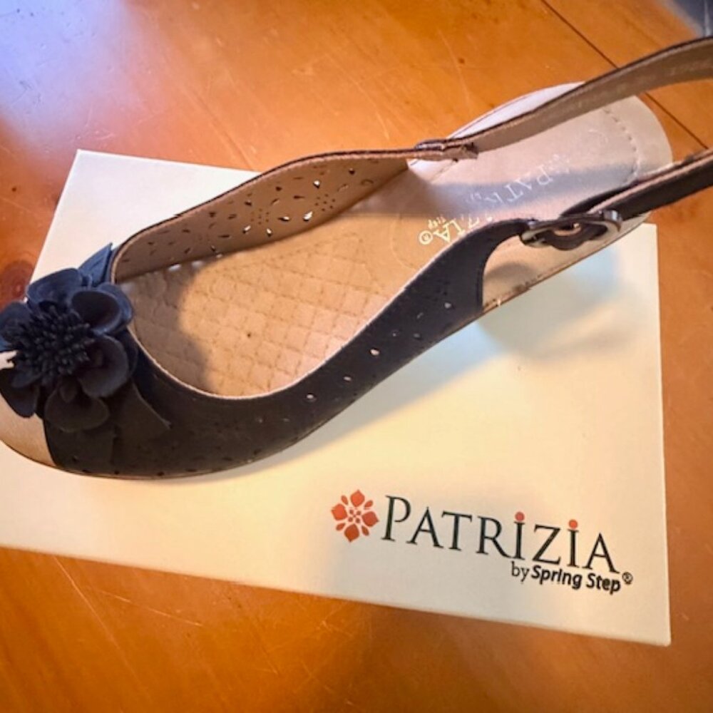 BLACK ROSETTE SLING BACK SANDALS - Picture 3 of 6